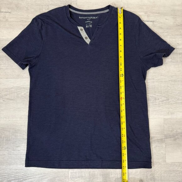Banana Republic Size M Basic Navy Blue V-Neck T Shirt Vintage Style - Picture 6 of 14